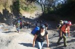 Voluntarios iniciando la caminata para la limpieza del Volcán Atitlán
